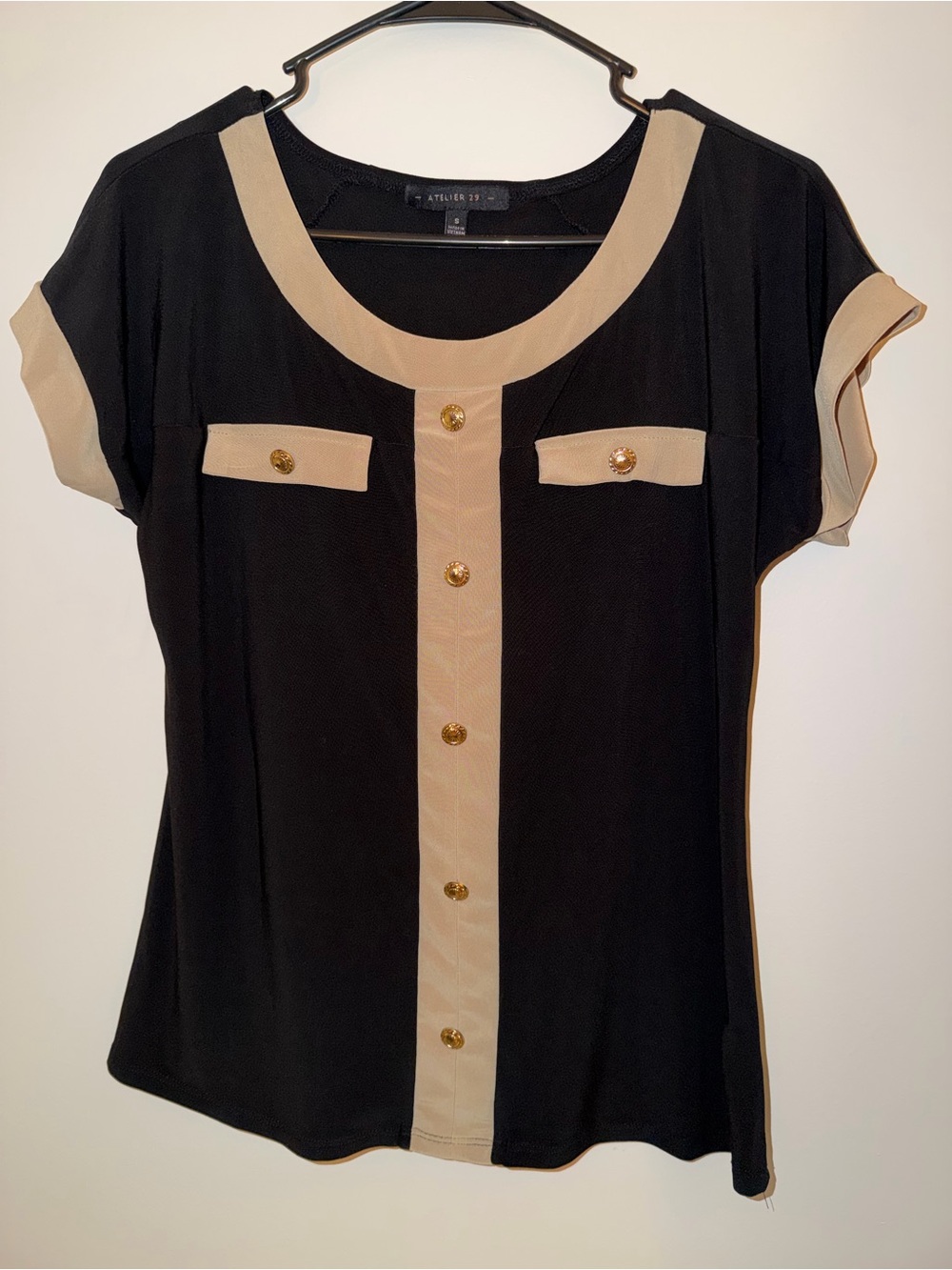 ❌LAST CHANCE❌ Black and Beige Contrast Button-Front Women's Top